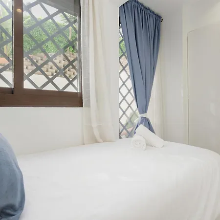 Apartmán Cozy Apartment, With Mountain Views And Large Private Terrace, On The Golden Mile,