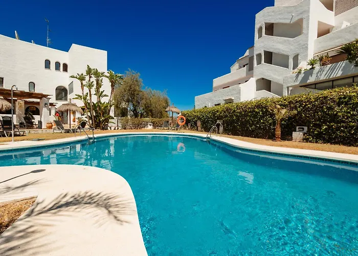 Cozy Apartment, With Mountain Views And Large Private Terrace, On The Golden Mile, Marbella