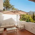 公寓 Cozy Apartment, With Mountain Views And Large Private Terrace, On The Golden Mile,