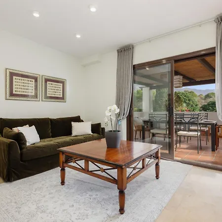 Cozy Apartment, With Mountain Views And Large Private Terrace, On The Golden Mile, Marbella