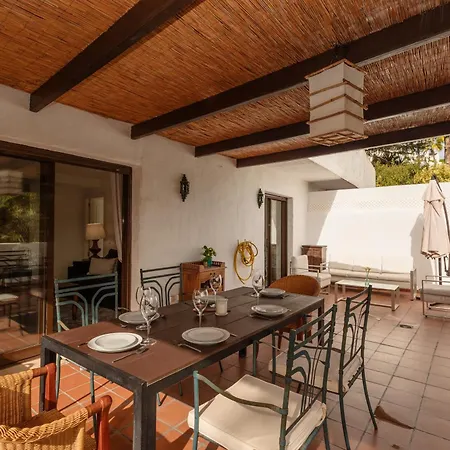 아파트 Cozy Apartment, With Mountain Views And Large Private Terrace, On The Golden Mile,