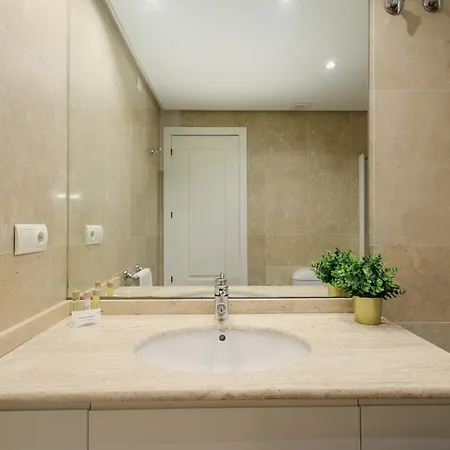 Cozy Apartment, With Mountain Views And Large Private Terrace, On The Golden Mile, * Marbella