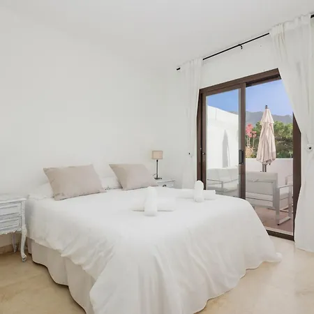 Cozy Apartment, With Mountain Views And Large Private Terrace, On The Golden Mile, 아파트