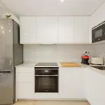 Cozy Apartment, With Mountain Views And Large Private Terrace, On The Golden Mile, Appartement Marbella