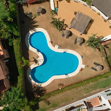 아파트 Cozy Apartment, With Mountain Views And Large Private Terrace, On The Golden Mile, *