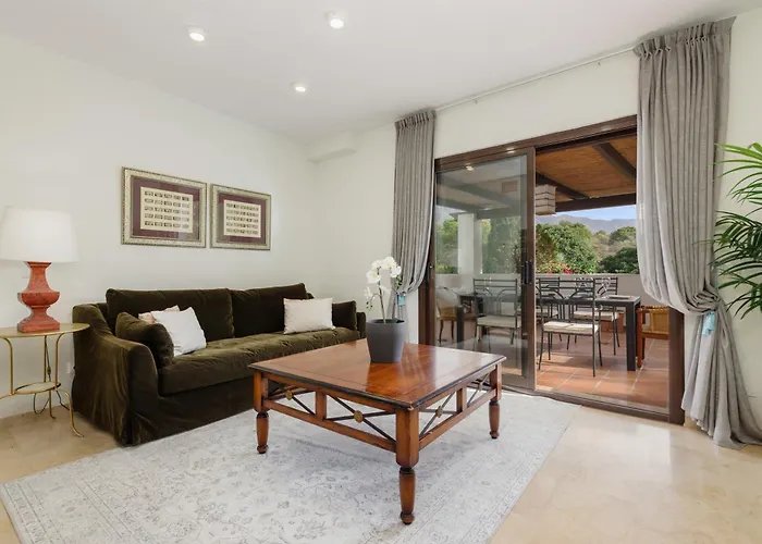 Cozy Apartment, With Mountain Views And Large Private Terrace, On The Golden Mile, 마르베야