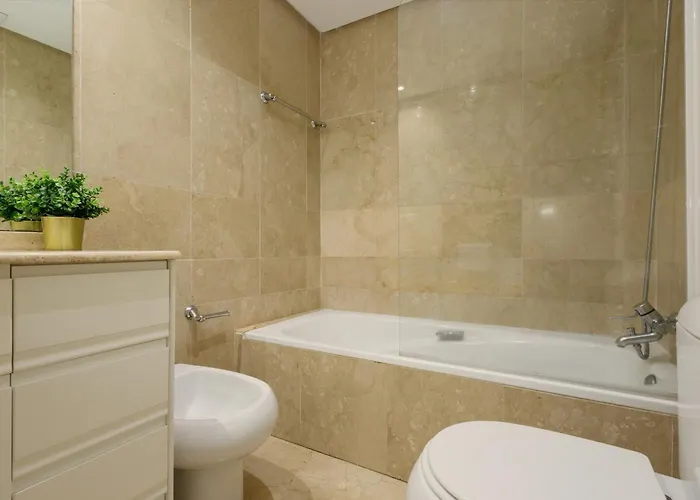 아파트 Cozy Apartment, With Mountain Views And Large Private Terrace, On The Golden Mile, 마르베야